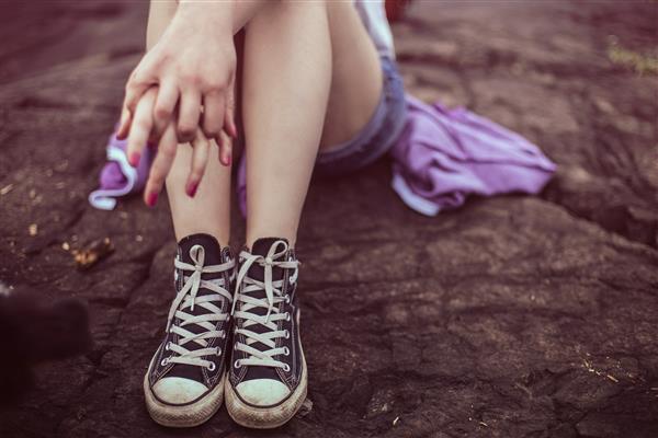 Teenager sitting on the ground